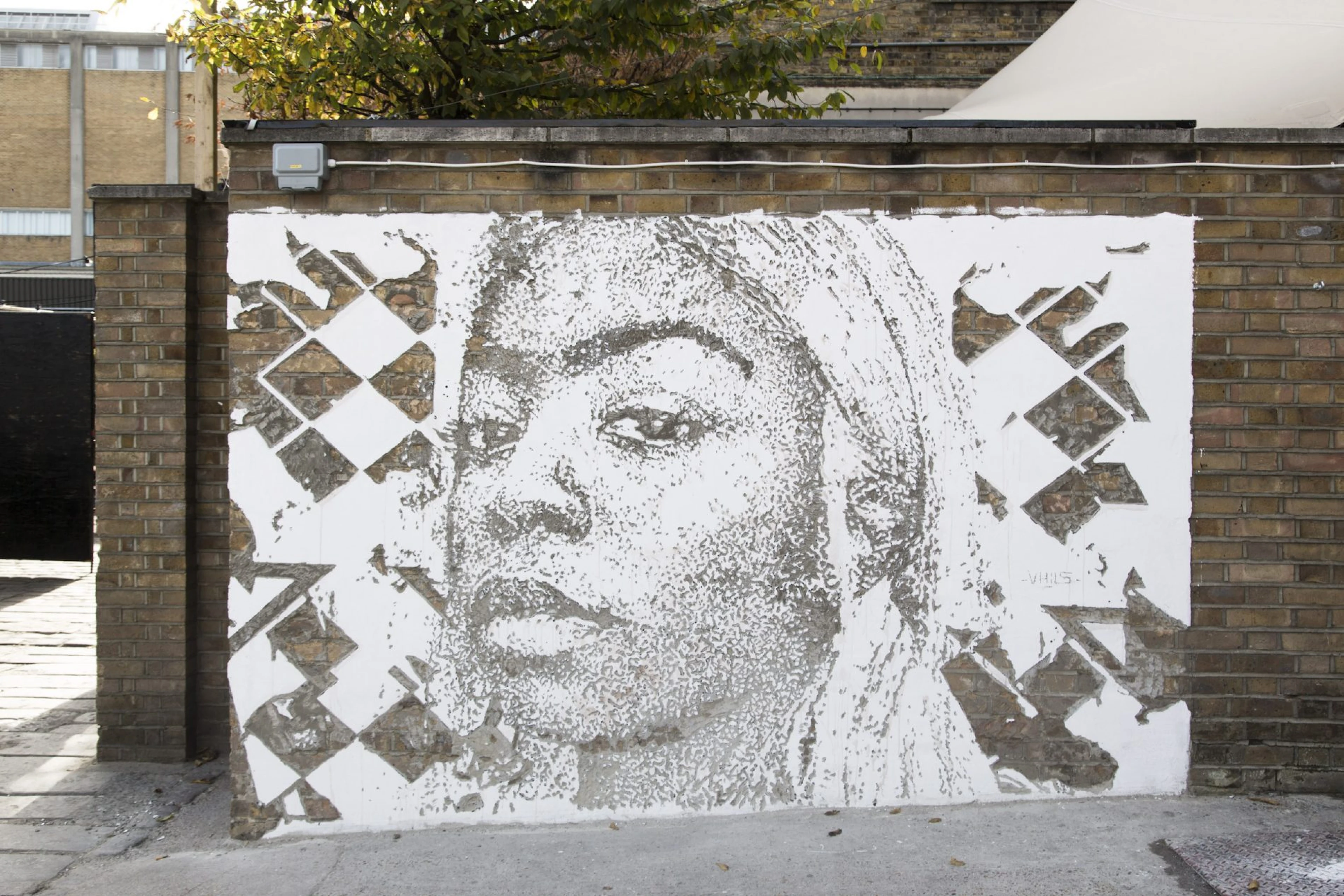 Vhils